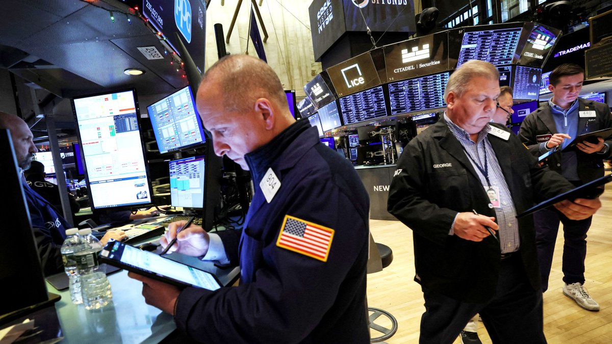 Stock Futures Are Flat as Wall Street Awaits Fed Chair Powell's Speech - Vimarsana News