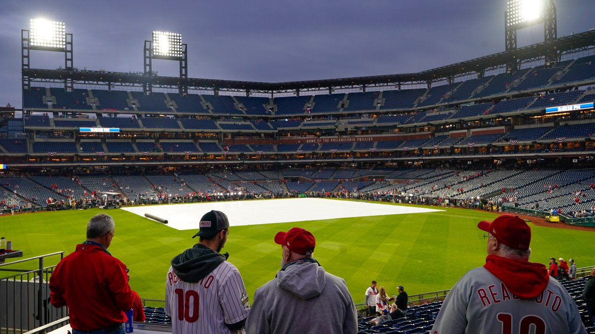 Astros-Phillies World Series: Postponed Game 3 on Halloween allowed players  to take kids trick-or-treating in Philadelphia hotel - ABC13 Houston