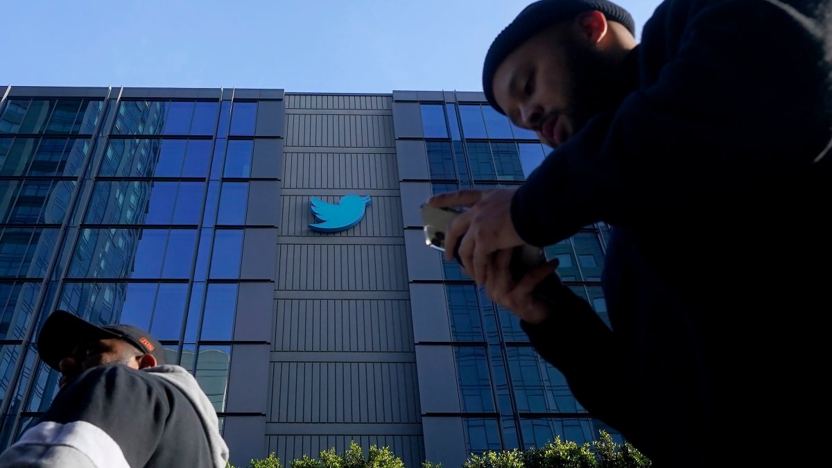 Twitter Begins Rolling Out .99 Subscription Fee for Blue Check Verification
