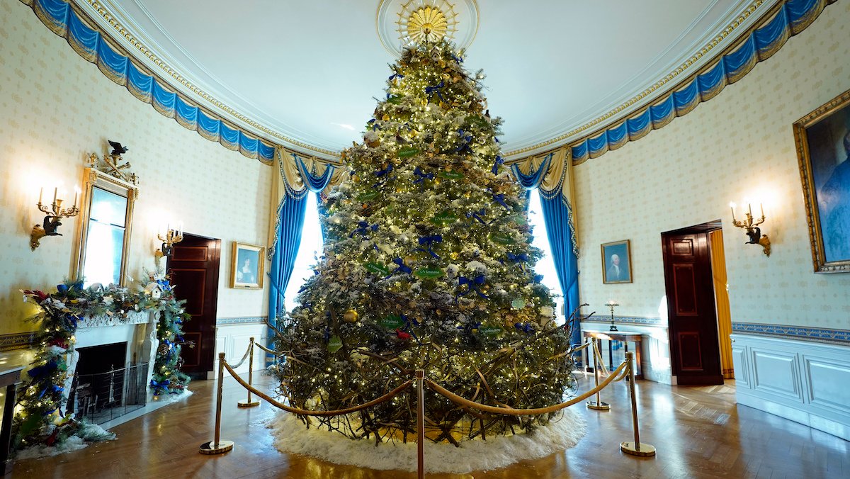 First Lady Unveils Theme for 2022 White House Holiday Decorations – NBC10 Philadelphia - Vimarsana News