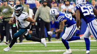INDIANAPOLIS, INDIANA – NOVEMBER 20: Jalen Hurts #1 of the Philadelphia Eagles runs past Kameron Cline #92 of the Indianapolis Colts during the fourth quarter at Lucas Oil Stadium on November 20, 2022 in Indianapolis, Indiana. (Photo by Justin Casterline/Getty Images)