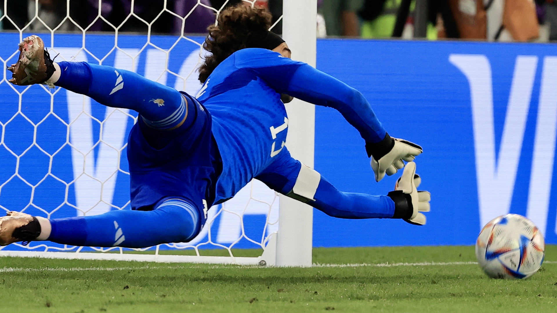 Who is Guillermo Ochoa  know Mexicos goalkeeping ace