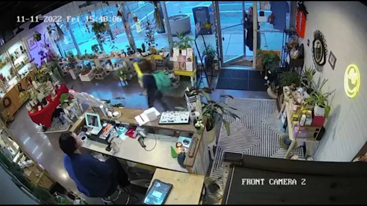 Teen Girl Helps Boy After Woman Follows and Tries to Lure Him in