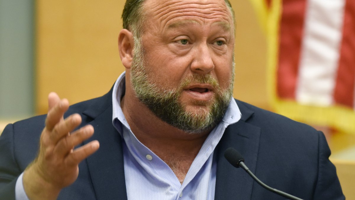 Judge Allows Sandy Hook Cases Against Alex Jones to Proceed – NBC10 Philadelphia - Vimarsana News