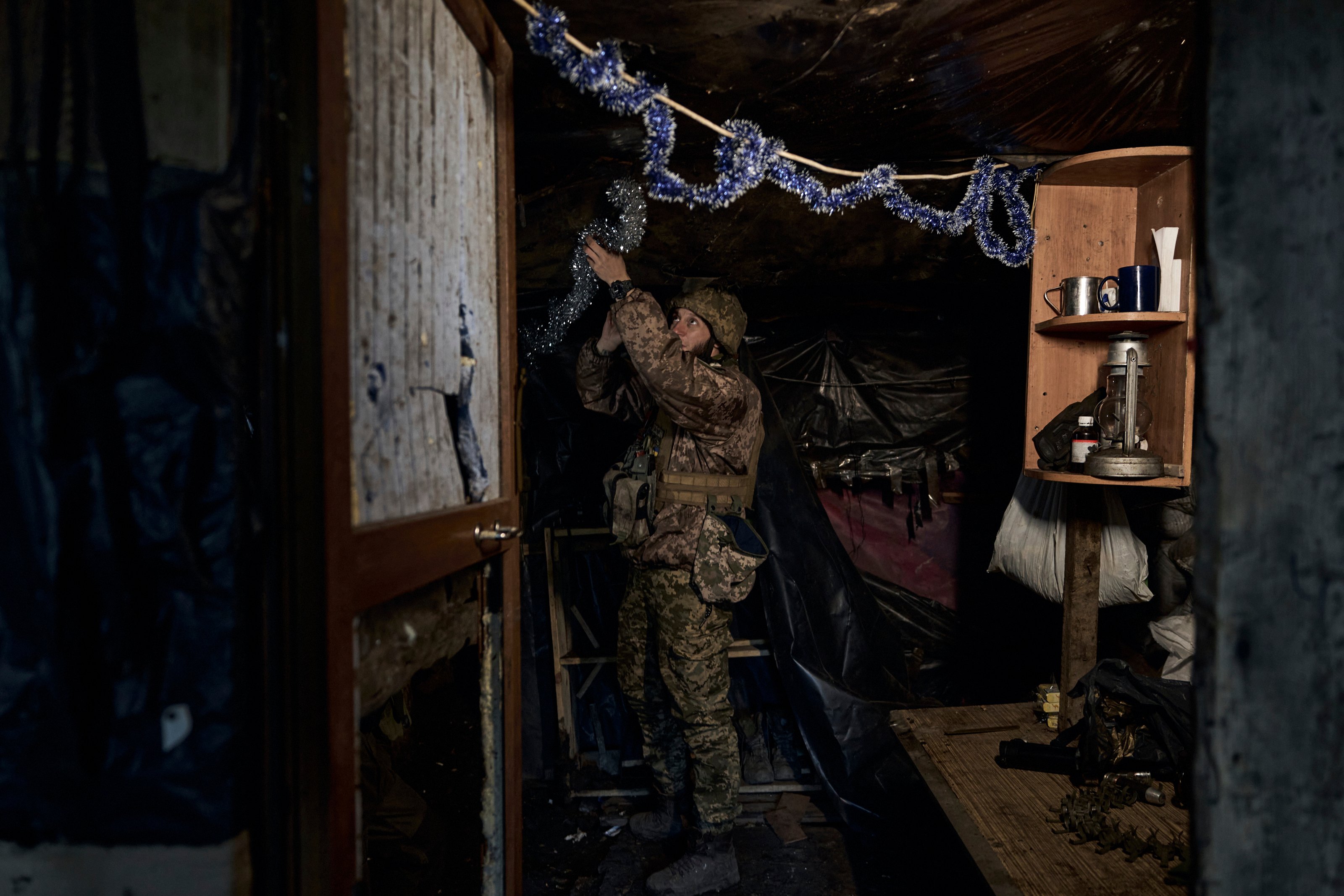 Russian Strike Kills at Least 10 and Wounds 55 in Kherson, Ukraine on Christmas Eve