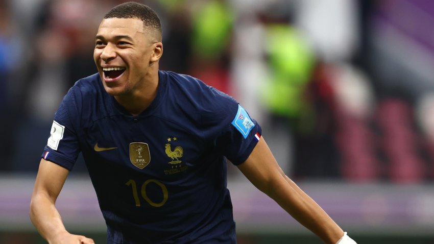 French superstar Mbappe informs PSG he will not trigger contract