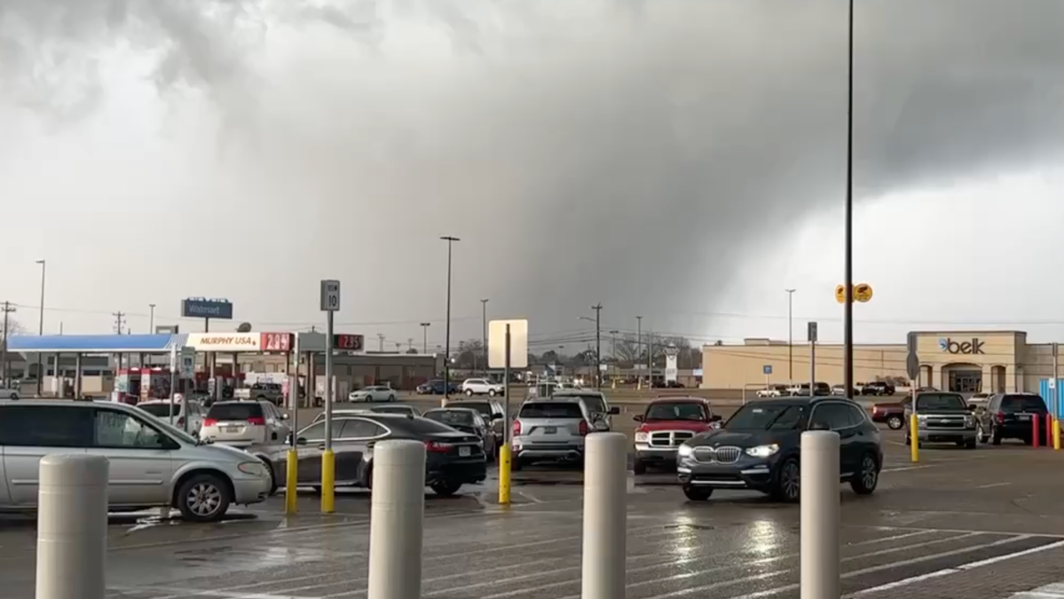 'Dangerous' Alabama Tornado Slams Buildings, Uproots Trees – NBC10 Philadelphia - Vimarsana News