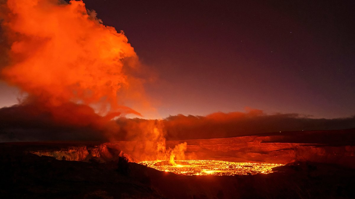 Photos Show Spectacular Moments of Kilauea Volcano Erupting – NBC10 Philadelphia - Vimarsana News
