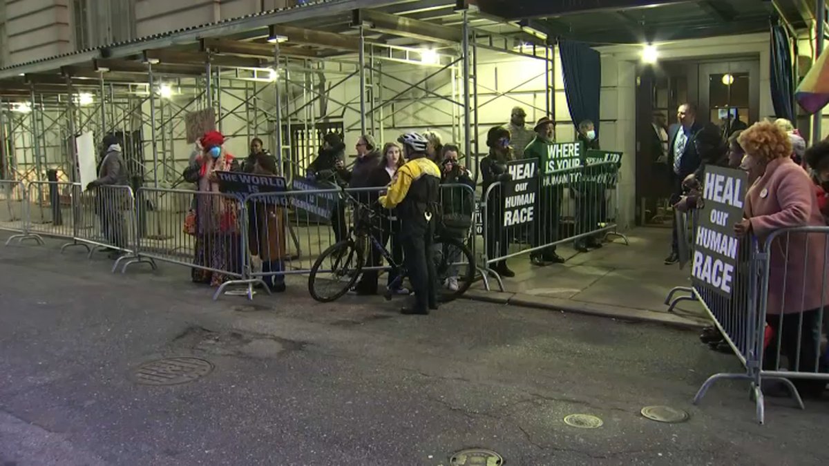 Florida Governor Ron DeSantis Arrives in Philadelphia Amid Protests - Vimarsana News