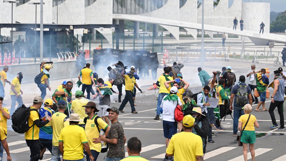 Supporters of Bolsonaro Storm Brazil's Congress in Capital – NBC10 Philadelphia - Vimarsana News