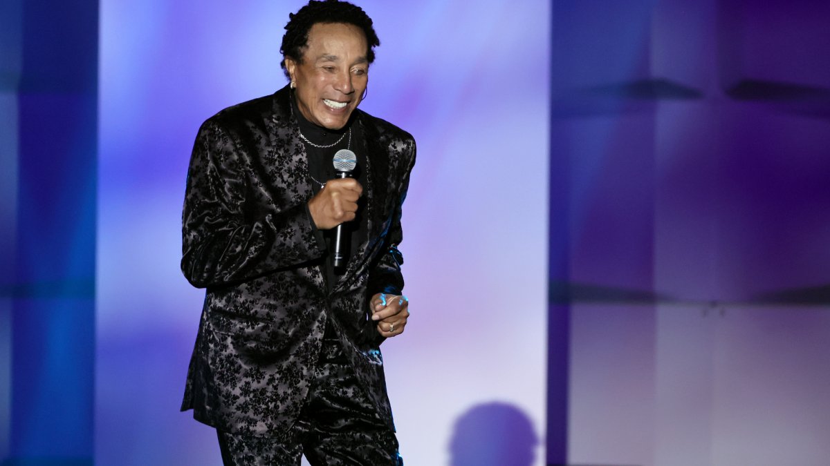 'King of Motown,' Smokey Robinson, to Release New Solo Album – NBC10 Philadelphia - Vimarsana News