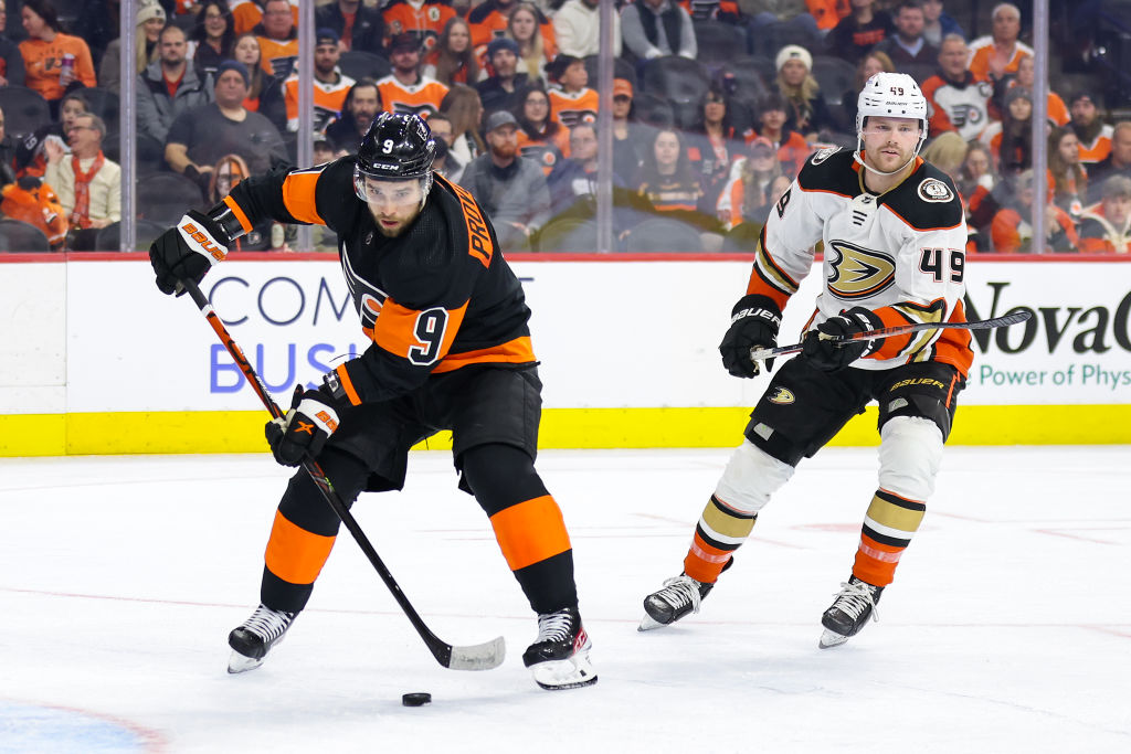 Kevin Hayes of the Philadelphia Flyers prepares for warm-ups in