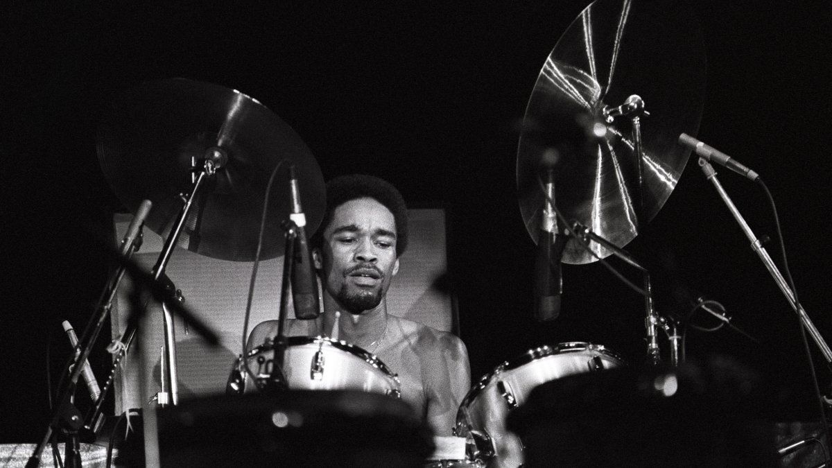 Fred White, Former Drummer for Chicago-Based Earth, Wind & Fire, Dies – NBC10 Philadelphia - Vimarsana News