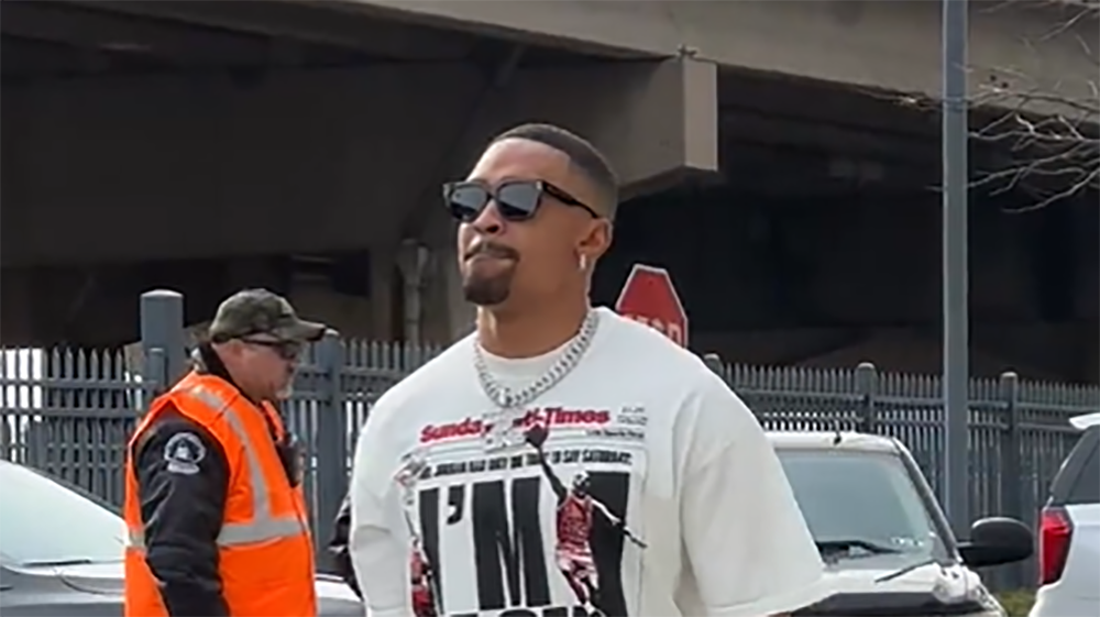 Eagles' Jalen Hurts Rocks Michael Jordan 'I'm Back' Shirt in Week 18 Return - Vimarsana News