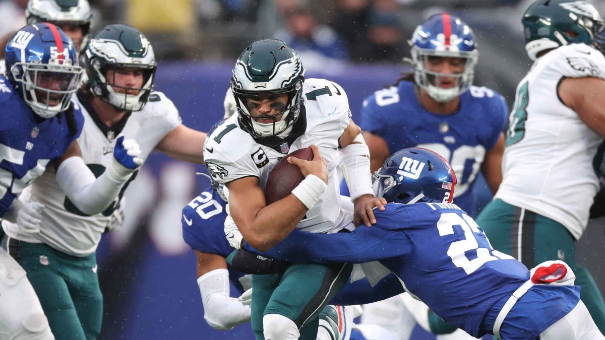 Eagles' Jalen Hurts Gear Going on Display at Hall of Fame - Vimarsana News