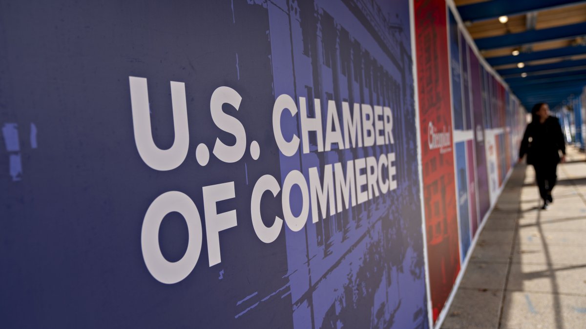 Top Senate Democrats Press Chamber of Commerce on Threat to Sue FTC Over Noncompete Clause Ban - Vimarsana News