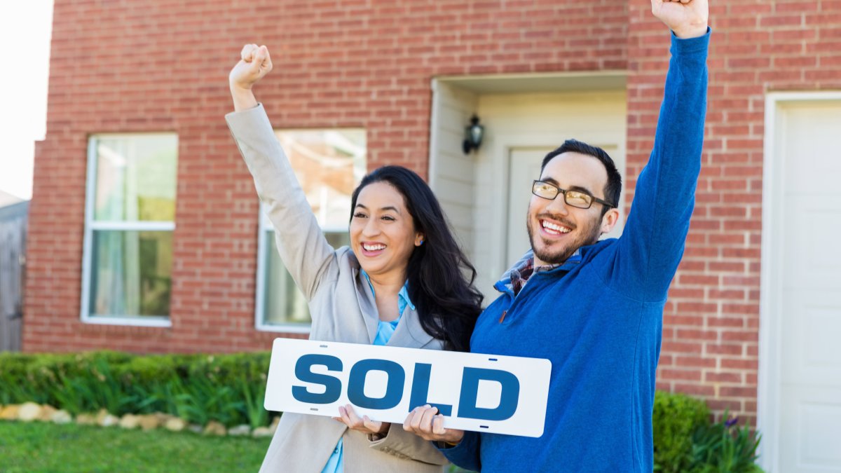 Made a Profit Selling Your Home in 2022? Here's How to Trim Your Tax Bill - Vimarsana News