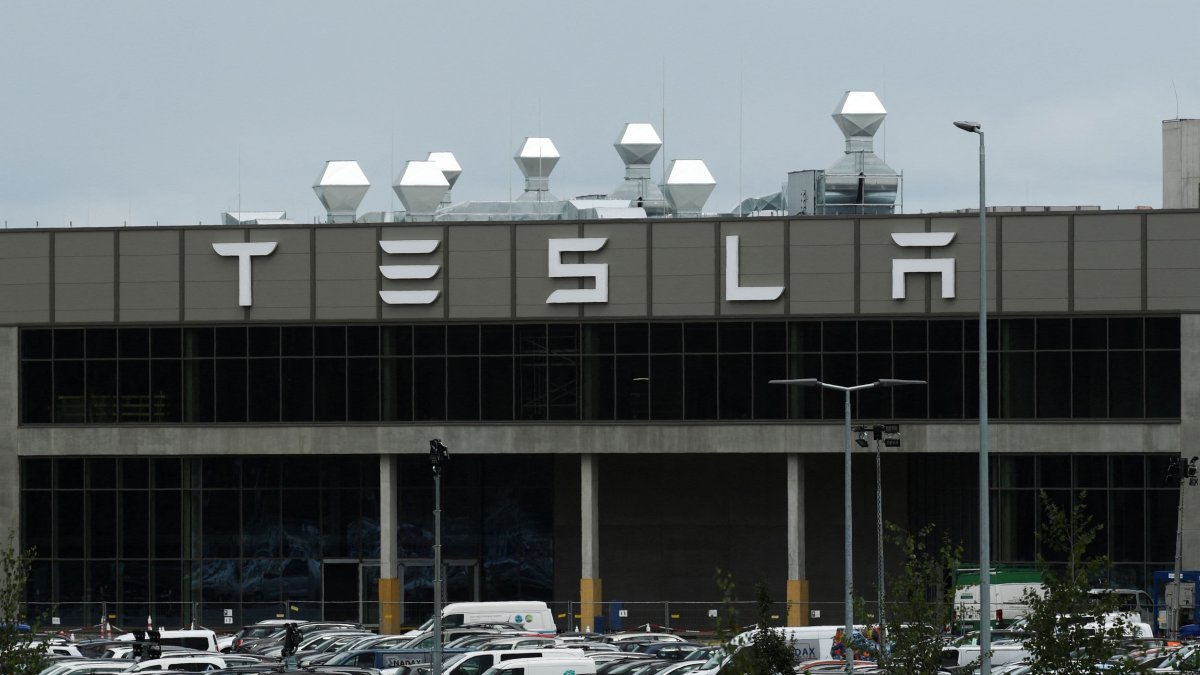 Tesla Fires Dozens of Employees in Retaliation for Organizing, Complaint From Labor Group Alleges - Vimarsana News