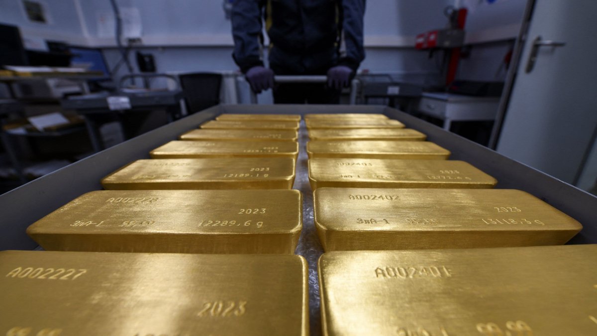 Gold Demand Surged to an 11-Year High in 2022 on 'Colossal' Central Bank Buying – NBC10 Philadelphia - Vimarsana News