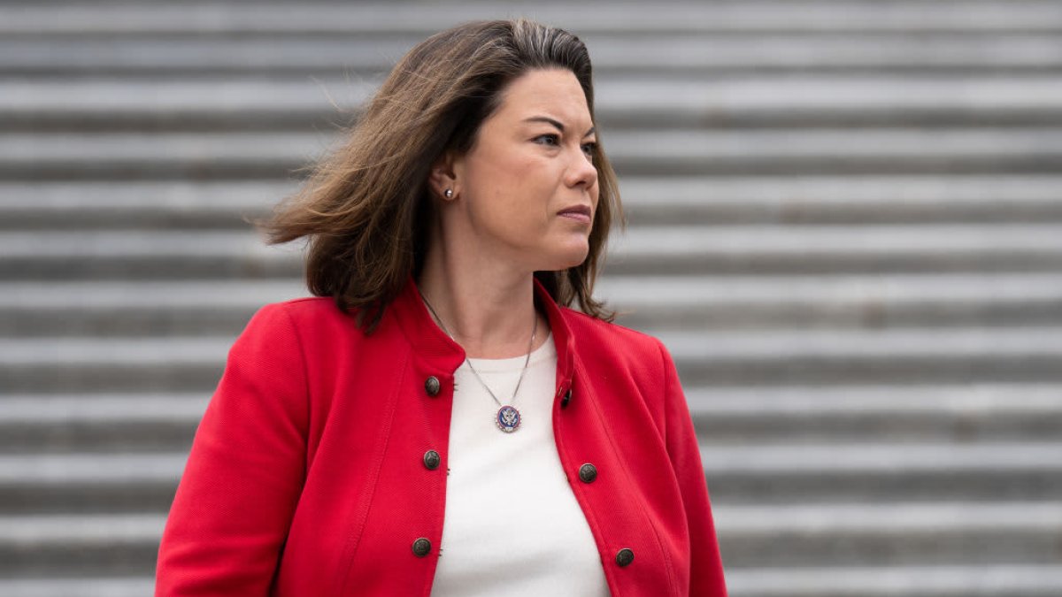 Rep. Angie Craig Assaulted in Apartment Building Elevator, Her Office Says - Vimarsana News