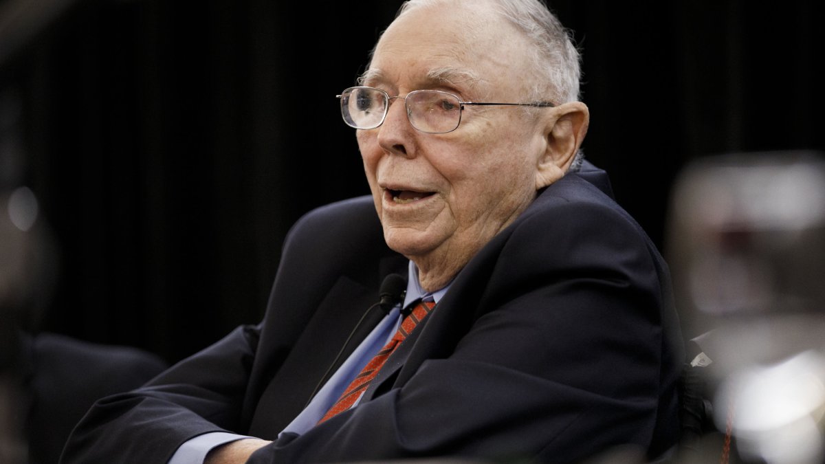 Billionaire Charlie Munger: Cryptocurrency Is 'Crazy, Stupid Gambling,' and 'People Who Oppose My Position Are Idiots' – NBC10 Philadelphia - Vimarsana News