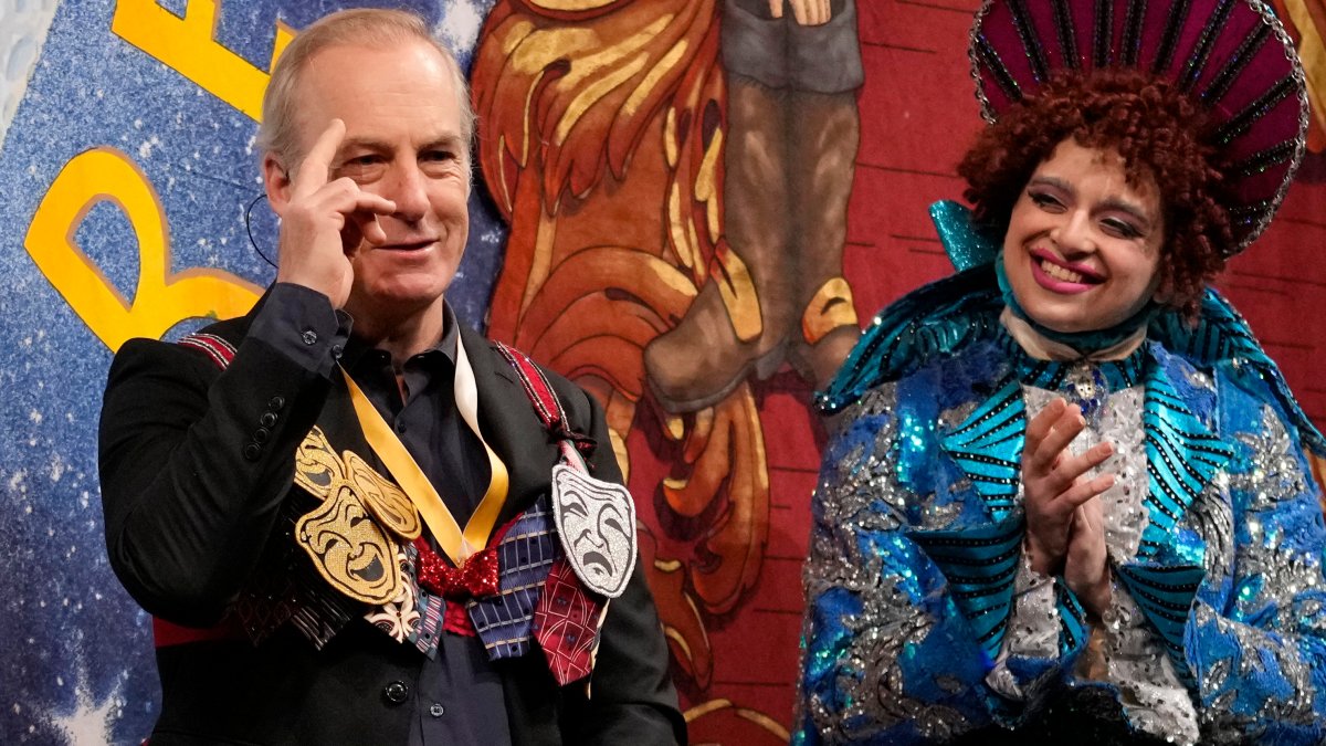 Bob Odenkirk: TV's Shady Saul Goodman Celebrated at Harvard – NBC10 Philadelphia - Vimarsana News