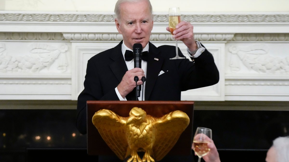 Biden Hosts Dinner at White House in Effort Towards Bipartisanship – NBC10 Philadelphia - Vimarsana News