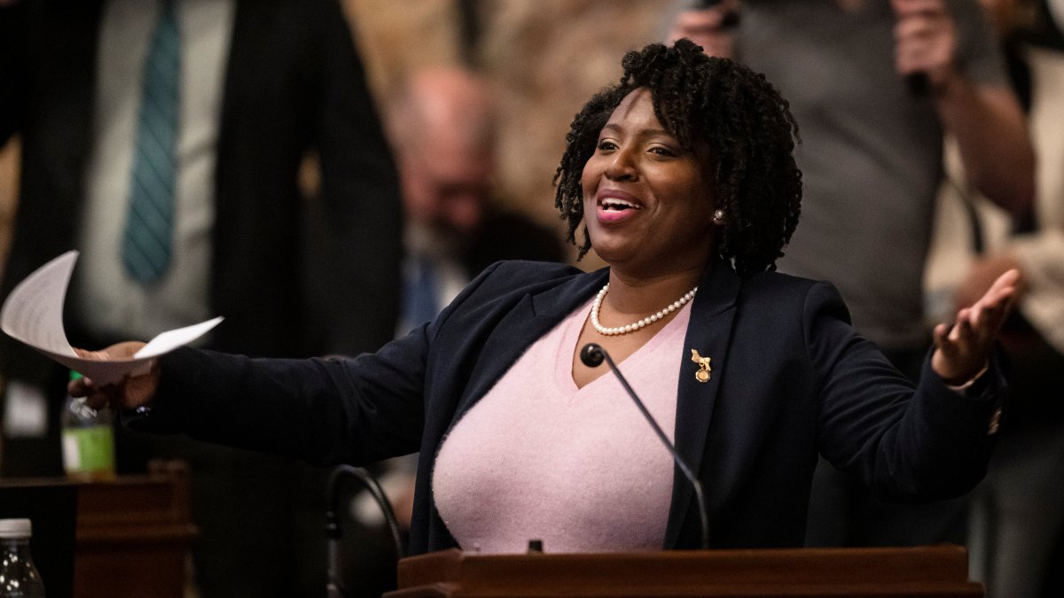 Democrat Joanna McClinton Makes History as PA House Speaker – NBC10 Philadelphia - Vimarsana News