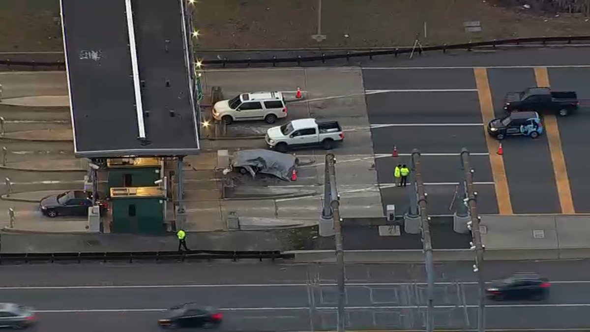 1 Dead After Car Crashes Into Toll Plaza on Garden State Parkway in