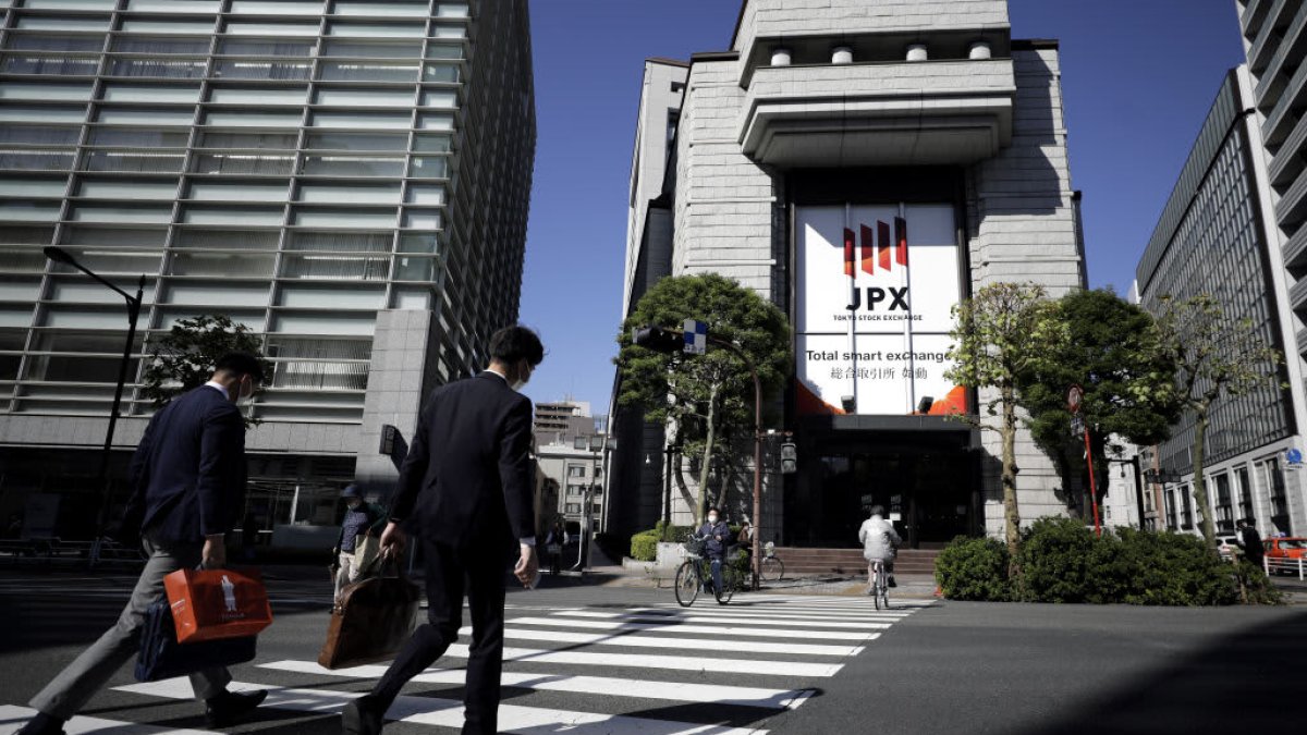 Japan's Topix Slides 2% in Asia's Sell-Off Over Silicon Valley Bank Concerns - Vimarsana News