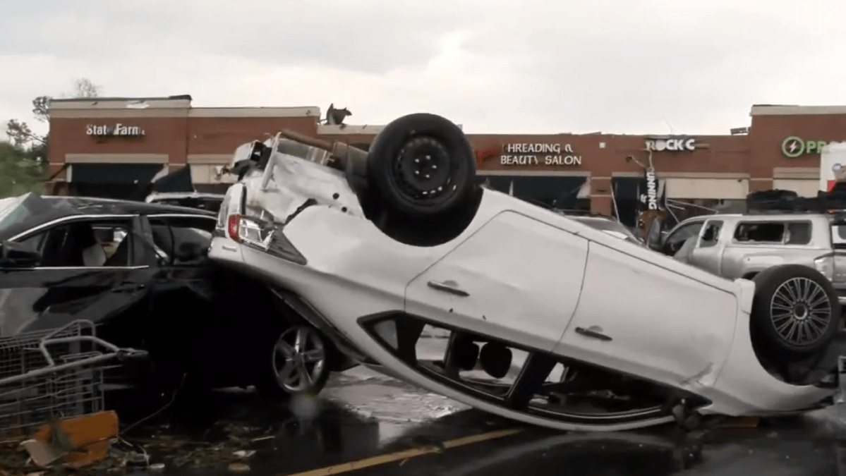 Tornado Slams Little Rock, Smashes Rooftops, Flips Vehicles – NBC10 Philadelphia - Vimarsana News