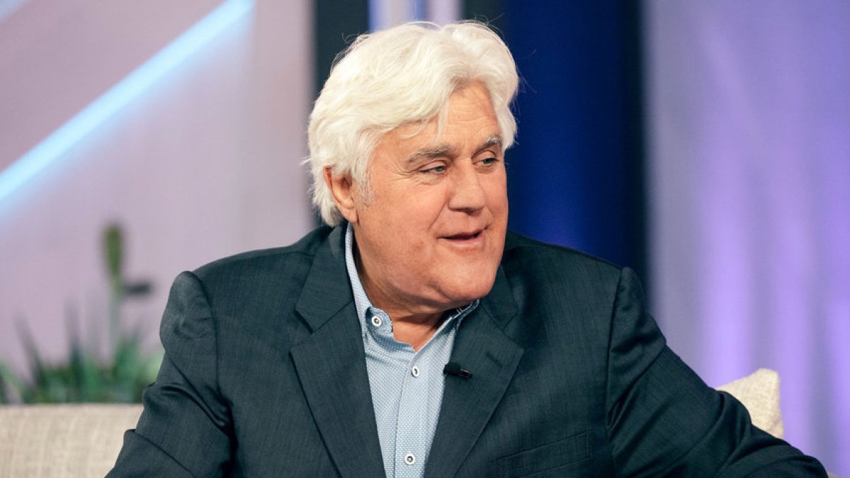 Jay Leno Reveals His 'Brand New Face' After Car Fire - Vimarsana News