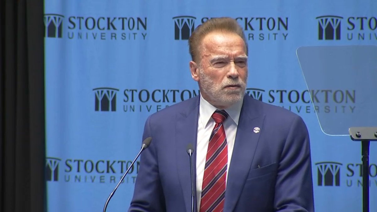 Schwarzenegger lên tiếng phản đối chủ nghĩa bài Do Thái, sự thù hận trong bài phát biểu tại Đại học NJ
