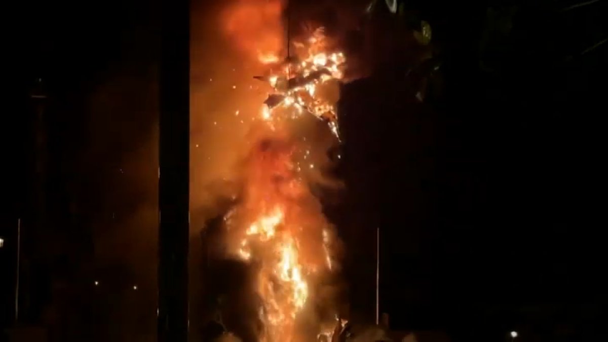 Giant Dragon Catches Fire During 'Fantasmic!' Show at Disneyland – NBC10 Philadelphia - Vimarsana News