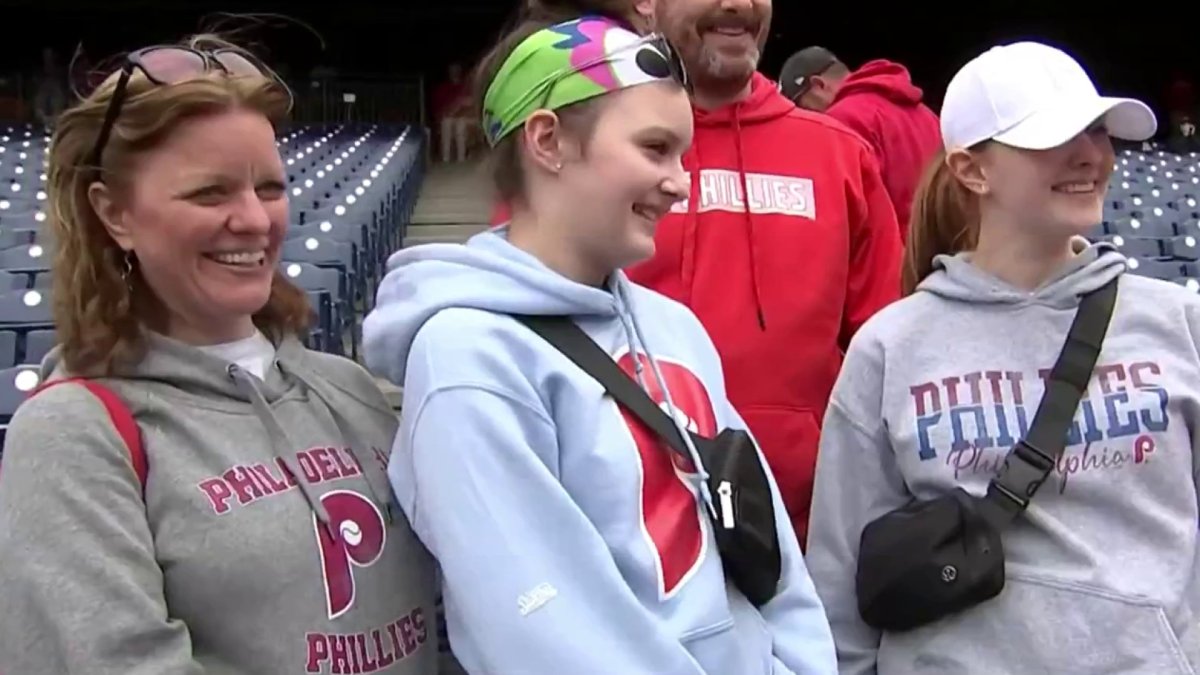 Despite rain postponement, Phillies fans celebrate World Series