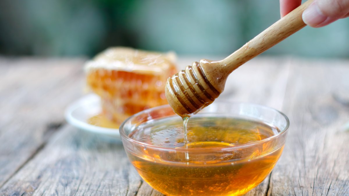 Some People Swear by Honey to Treat Seasonal Allergies. Does It Work? – NBC10 Philadelphia - Vimarsana News