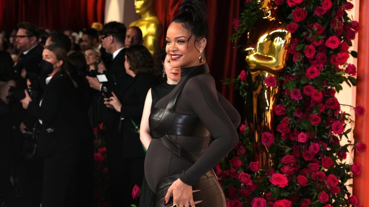 Rihanna shares adorable video of son interrupting her workout – NBC10 ...