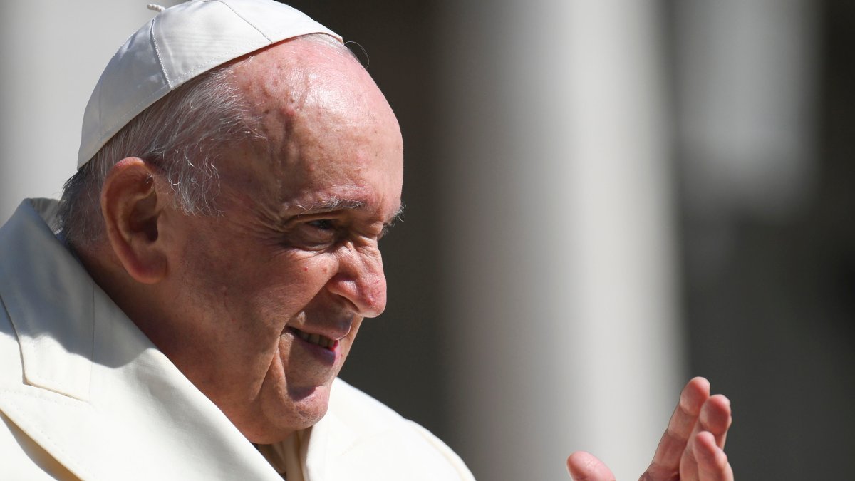 Pope Francis Visits Hungary Amid Diverging Views on Migrants, War – NBC10 Philadelphia - Vimarsana News