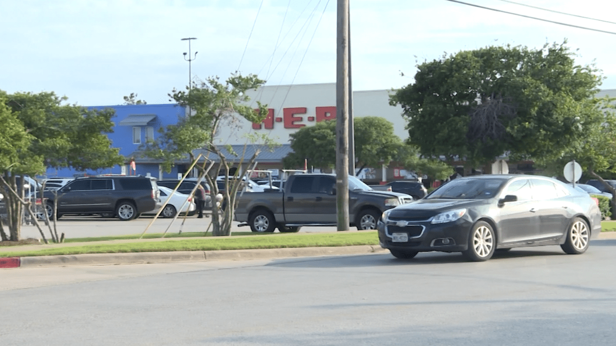 Cheerleaders Shot After Getting Into Wrong Car at HEB Parking Lot in