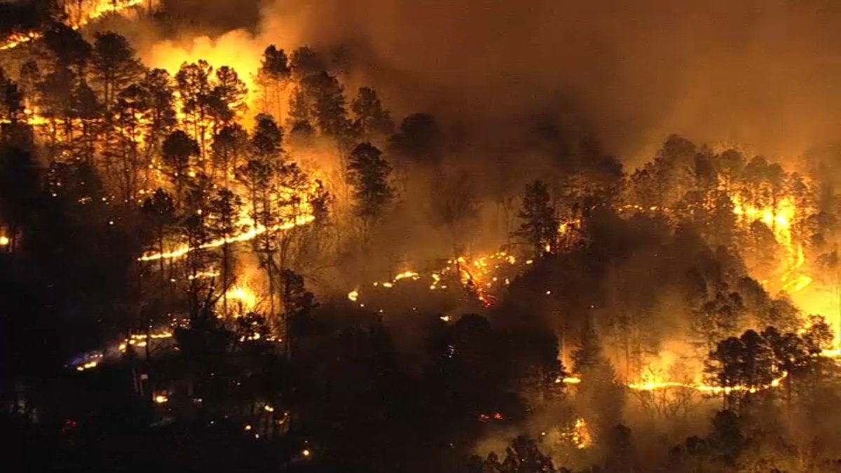 30 Structures Threatened in Uncontained NJ Wildfire - Vimarsana News