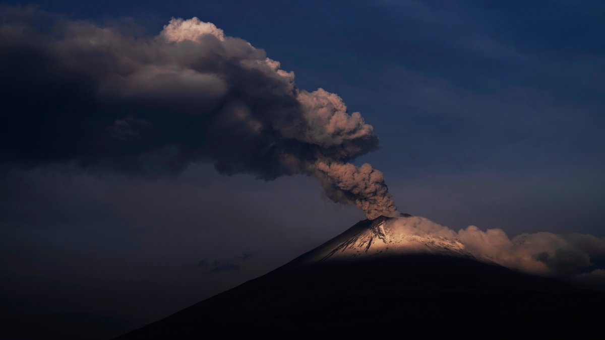 Mexico's Popocatepetl Volcano Disrupts Flights in Mexico City Amid Eruption – NBC10 Philadelphia - Vimarsana News
