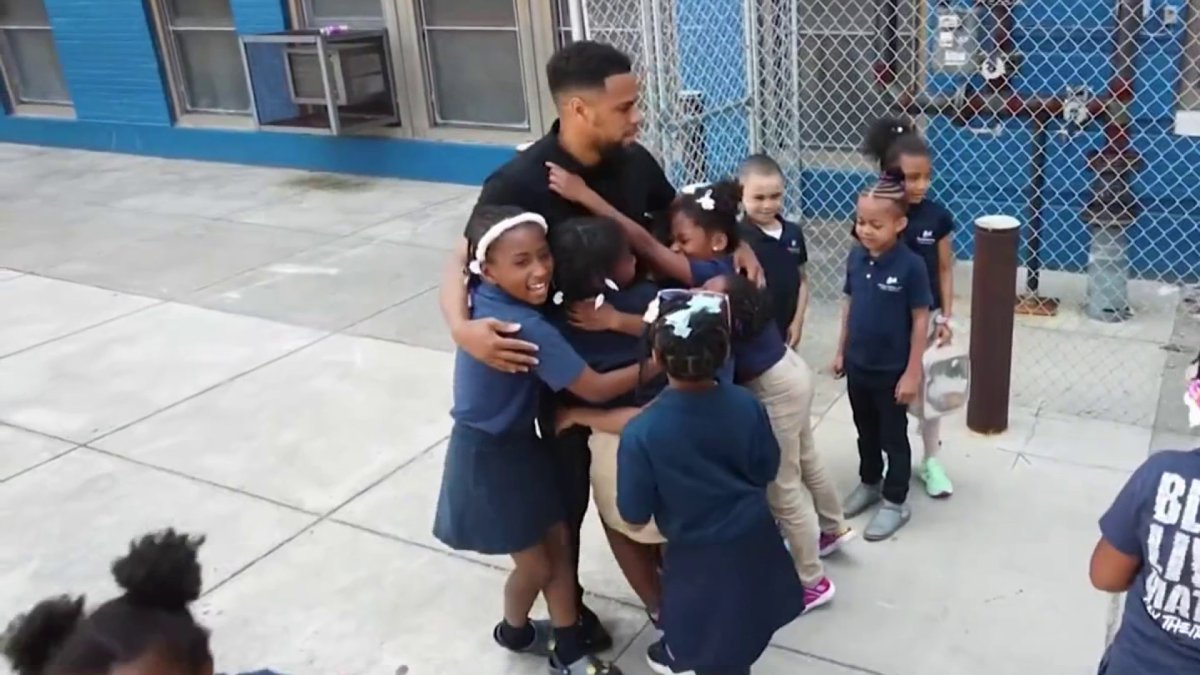 Philly Assistant Principal Goes Viral for Giving Best Hugs - Vimarsana News