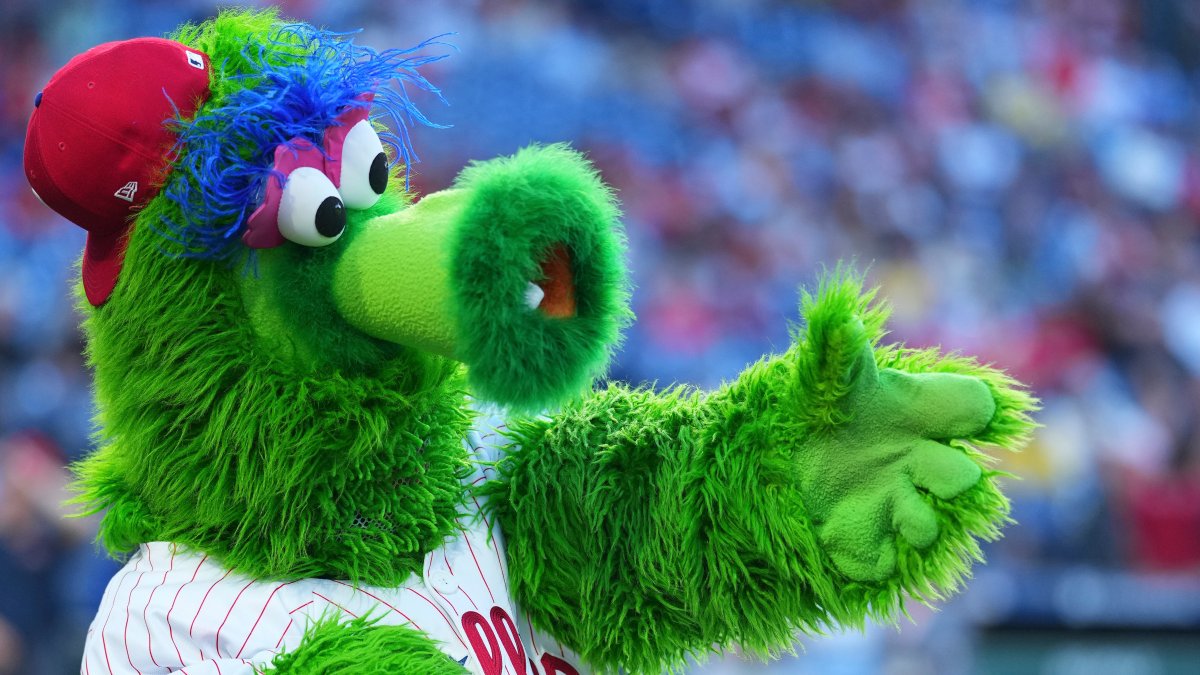 Bryce Harper rocks Gritty, Phillie Phanatic shirt before opening day