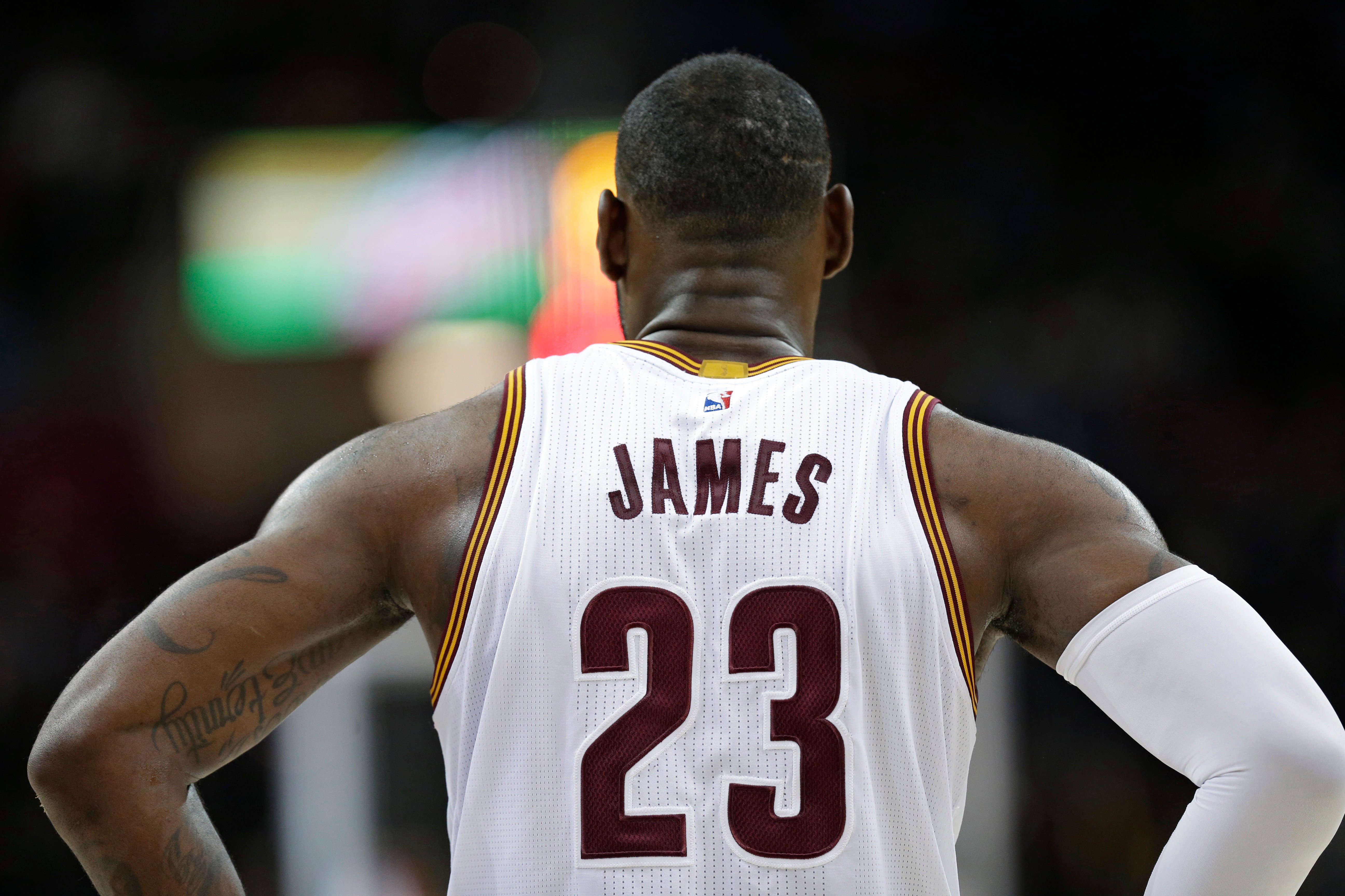 Sales for LeBron James' Sixers No. 23 jersey breaks Fanatics record