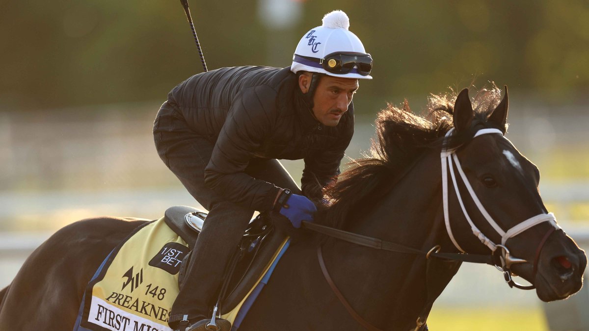 Kentucky Derby: Triple Crown-winning jockey back in as 2nd horse scratched  from race