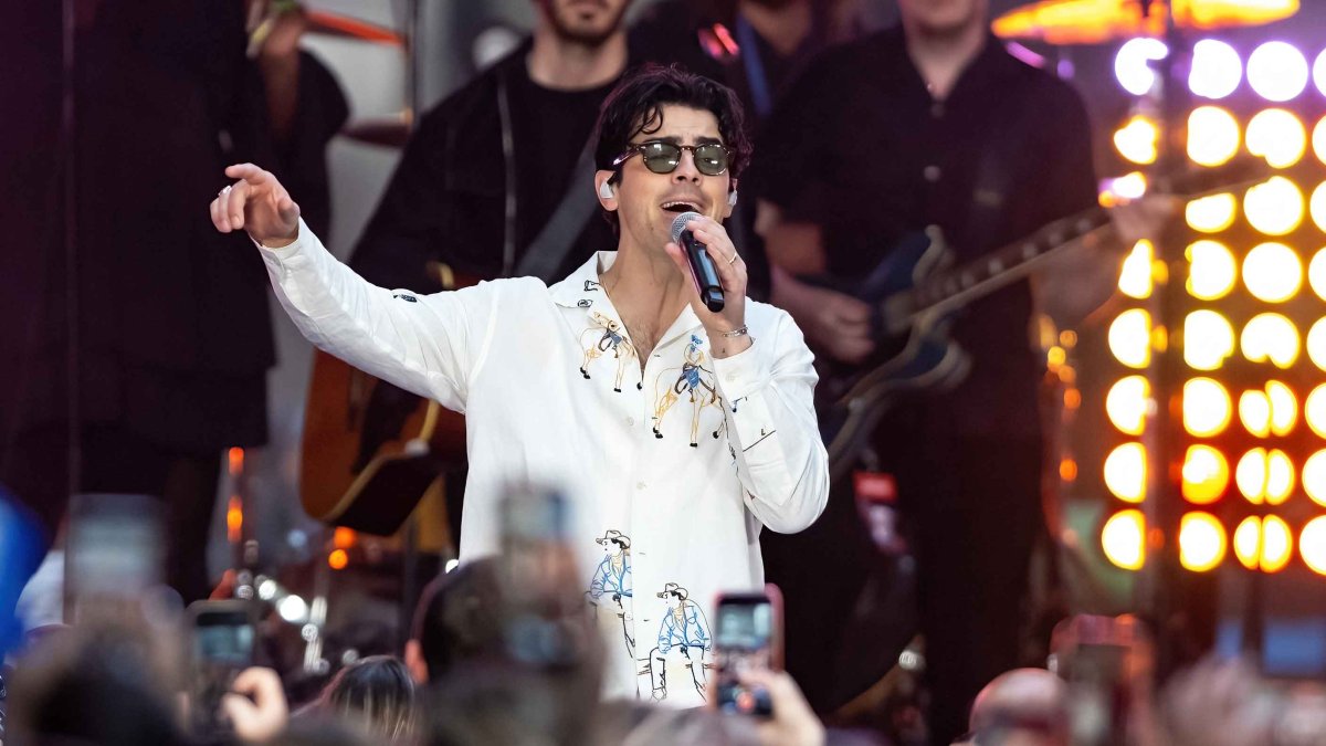Joe Jonas Says He and Taylor Swift Are 'Cool' 14 years After Breakup – NBC10 Philadelphia - Vimarsana News