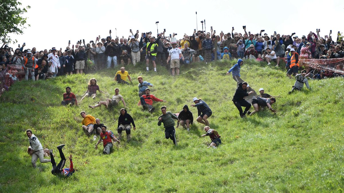 Contestants Tumble in Annual UK Cheese Wheel Race – NBC10 Philadelphia - Vimarsana News