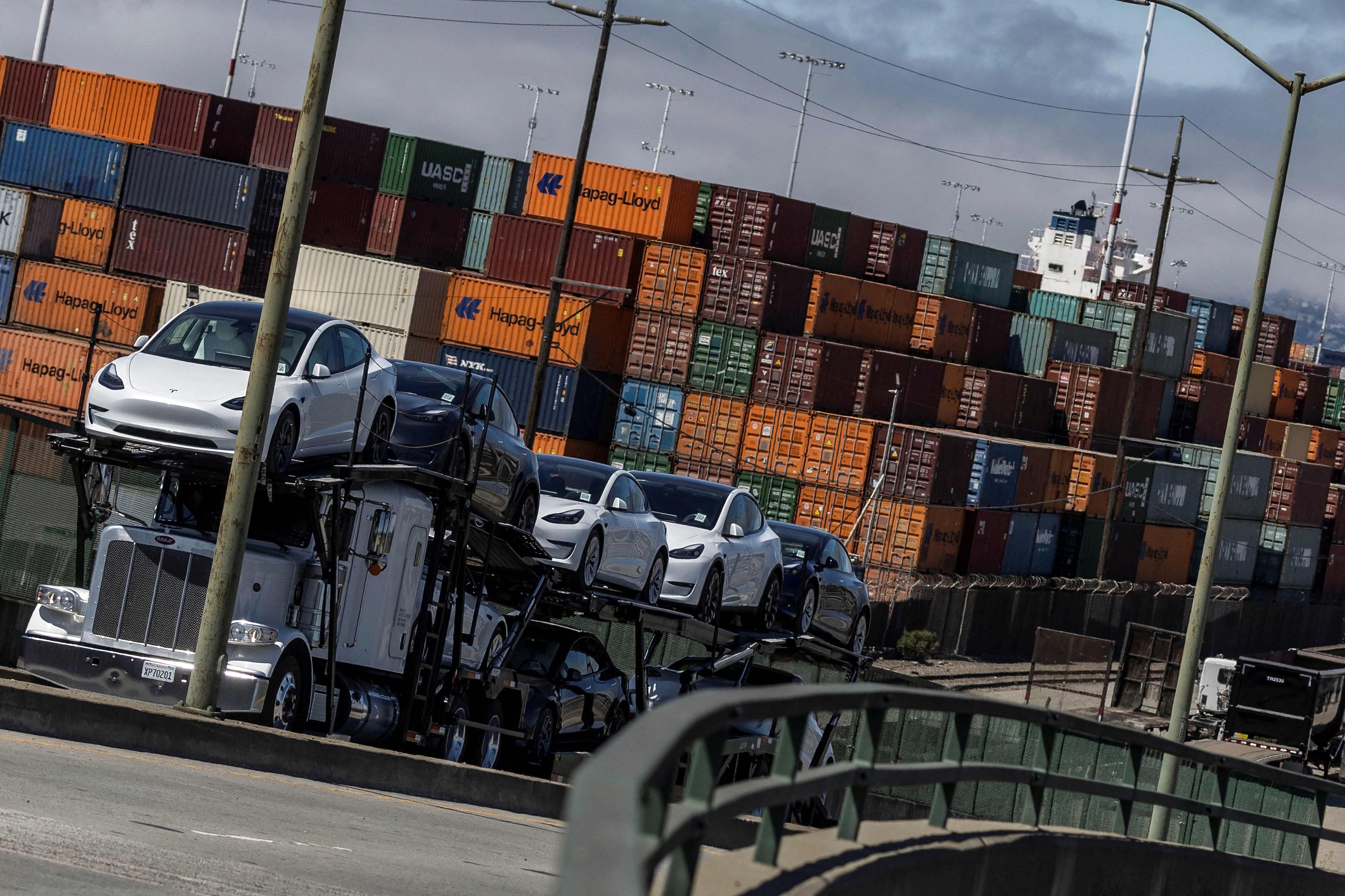 West Coast Ports Shut Down as Union Workers 'No Show' After Breakdown in Wage Negotiations – NBC10 Philadelphia - Vimarsana News