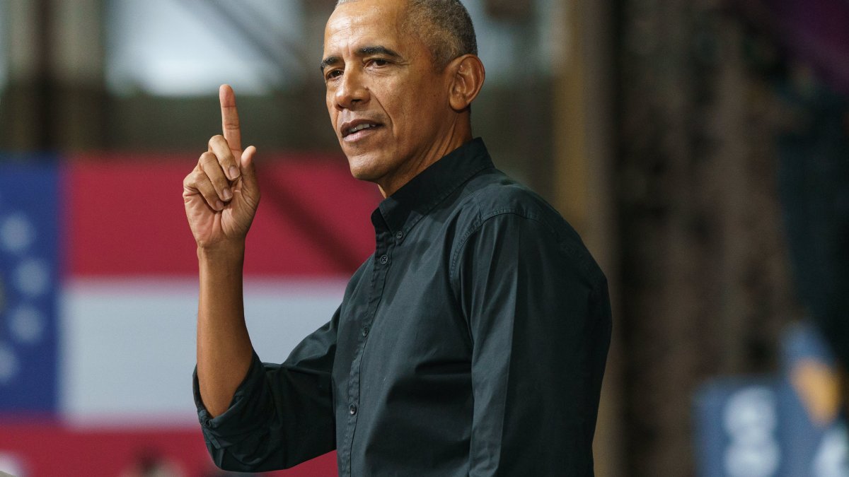 Barack Obama Shares His No. 1 Piece of Advice for His Own Daughters: Don't Let Your Hunger for Success Ruin Your Happiness - Vimarsana News