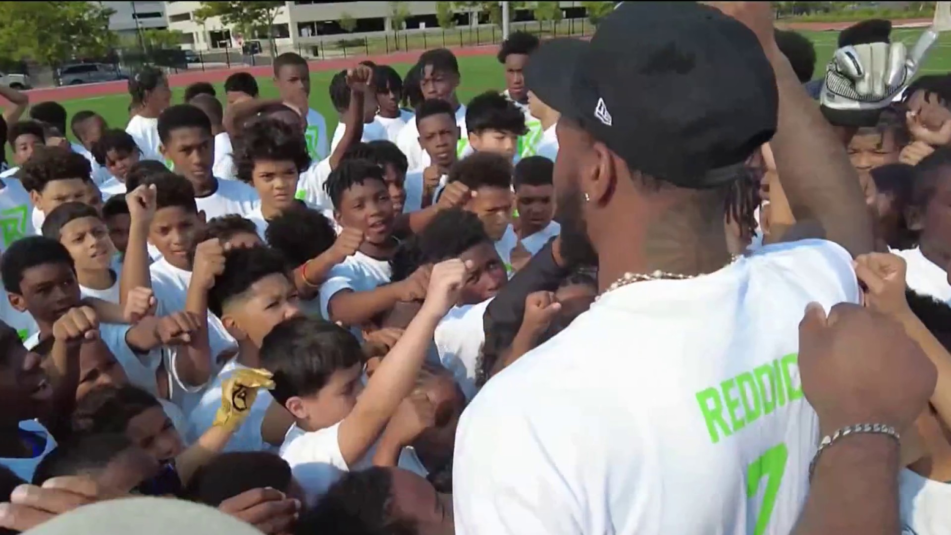 Eagles football player, Richmond native hosting free football camps,  community day